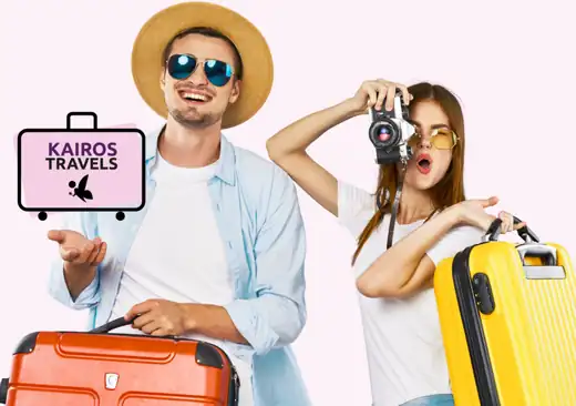 Kairos Travels: una pareja de viajeros con maletas listos para partir